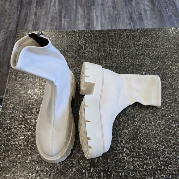 Guess Shoes - 🐢 Guess GW Saleen Combat Platform Boots in Cream Womens Size 10 Like New!
